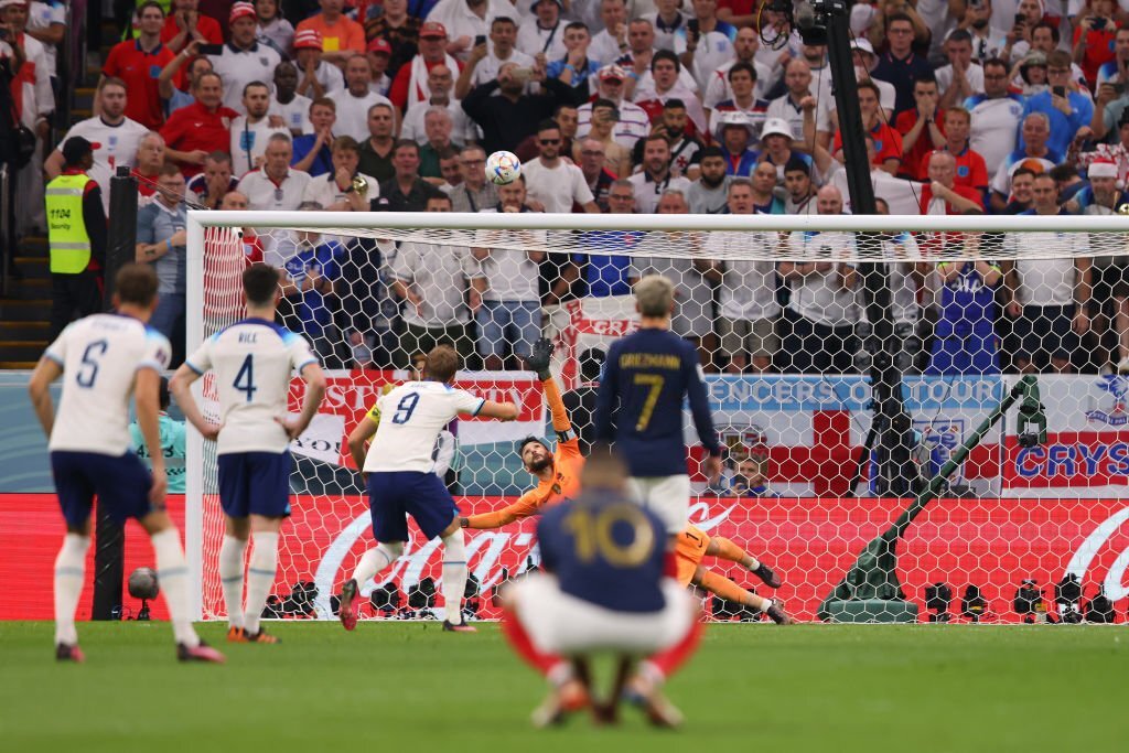 Mbappe cười hả hê khi Kane sút trượt penalty 2